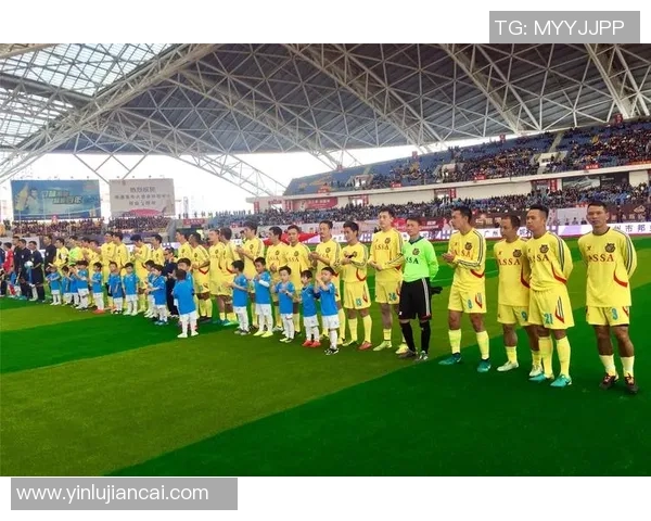 香港足球明星联袂献唱盛典激情四溢点燃球迷热情的音乐之夜